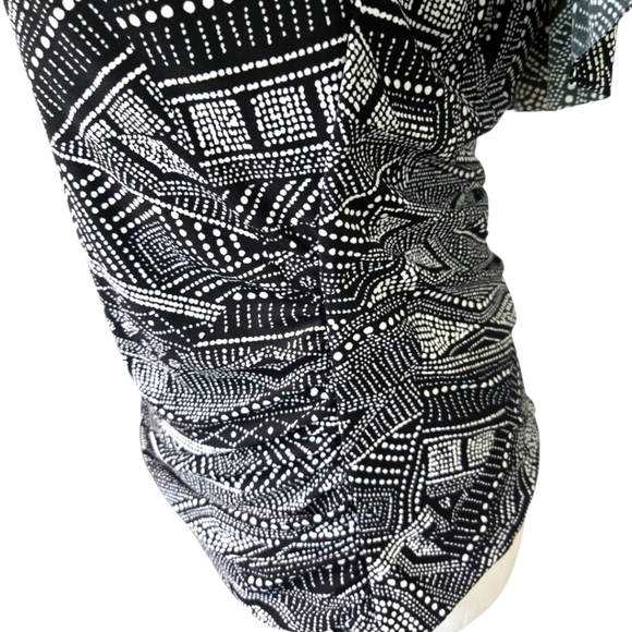 Caribbean Joe Black and White Rouched Side Built In Bra Tankini Top Size 14 - Picture 5 of 8